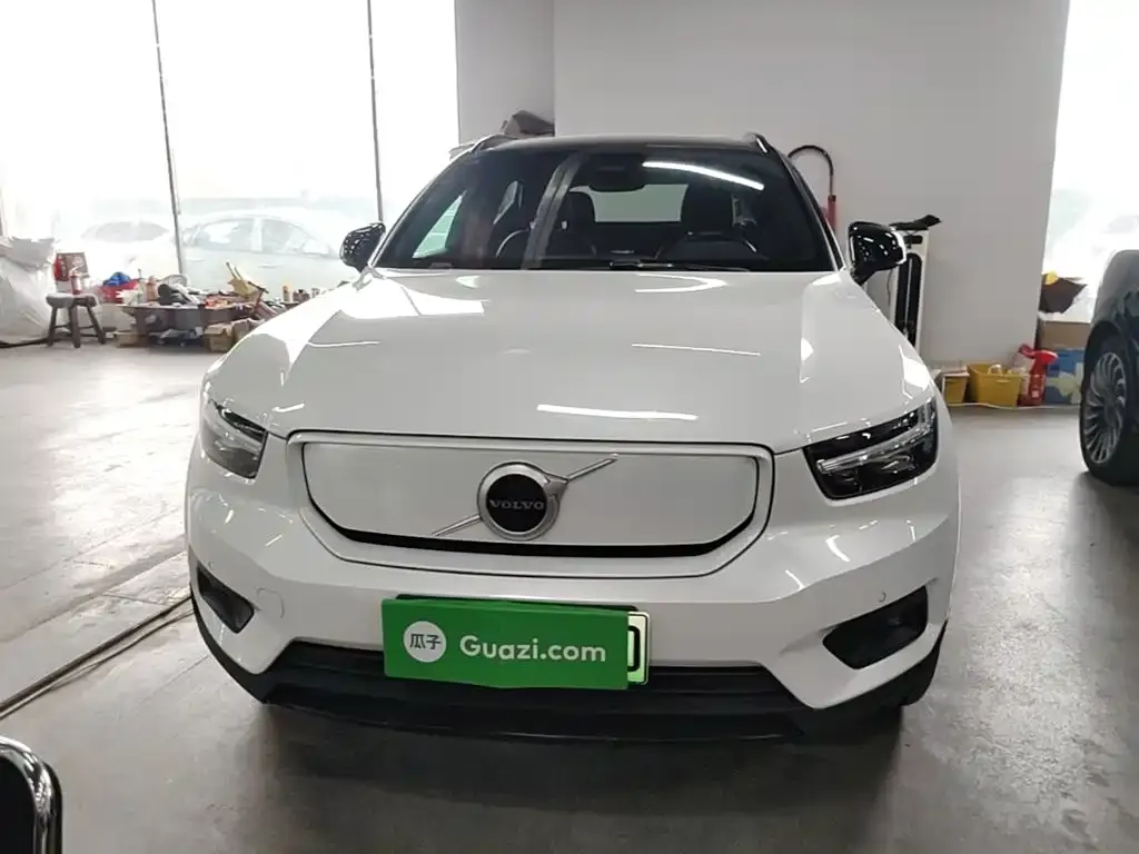 Volvo XC40 NEV — фото 6
