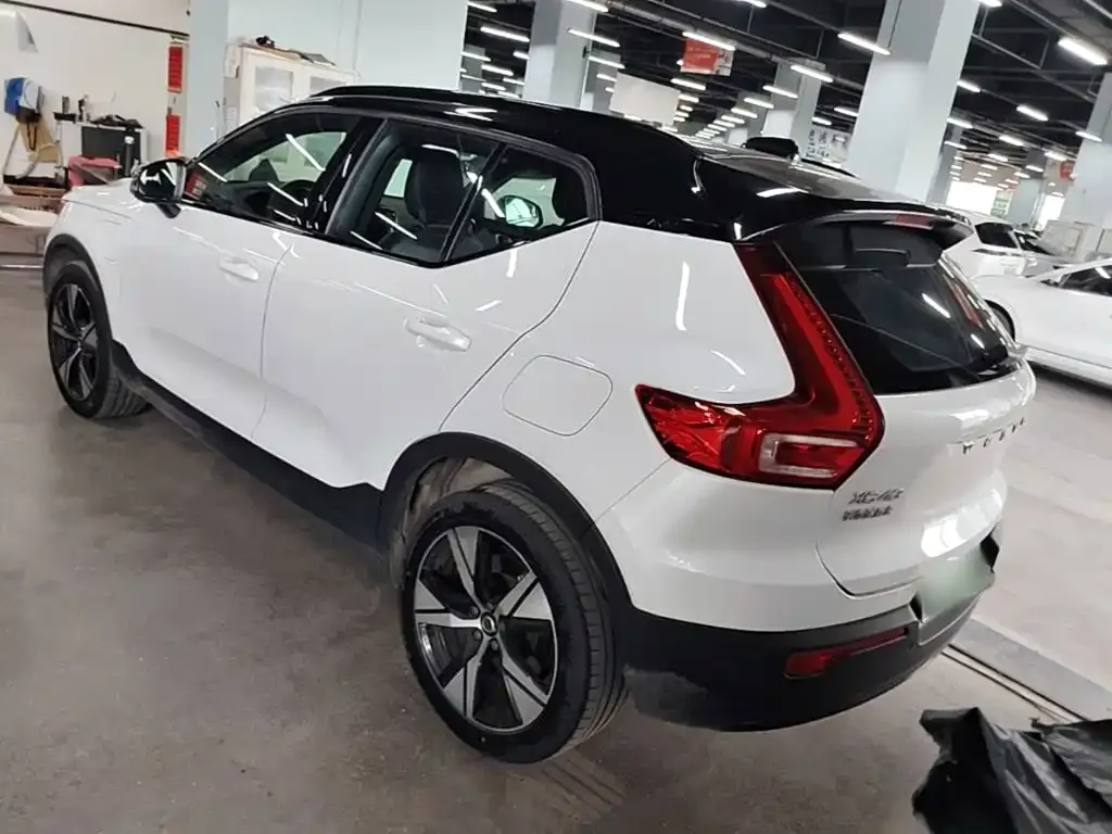 Volvo XC40 NEV — фото 10