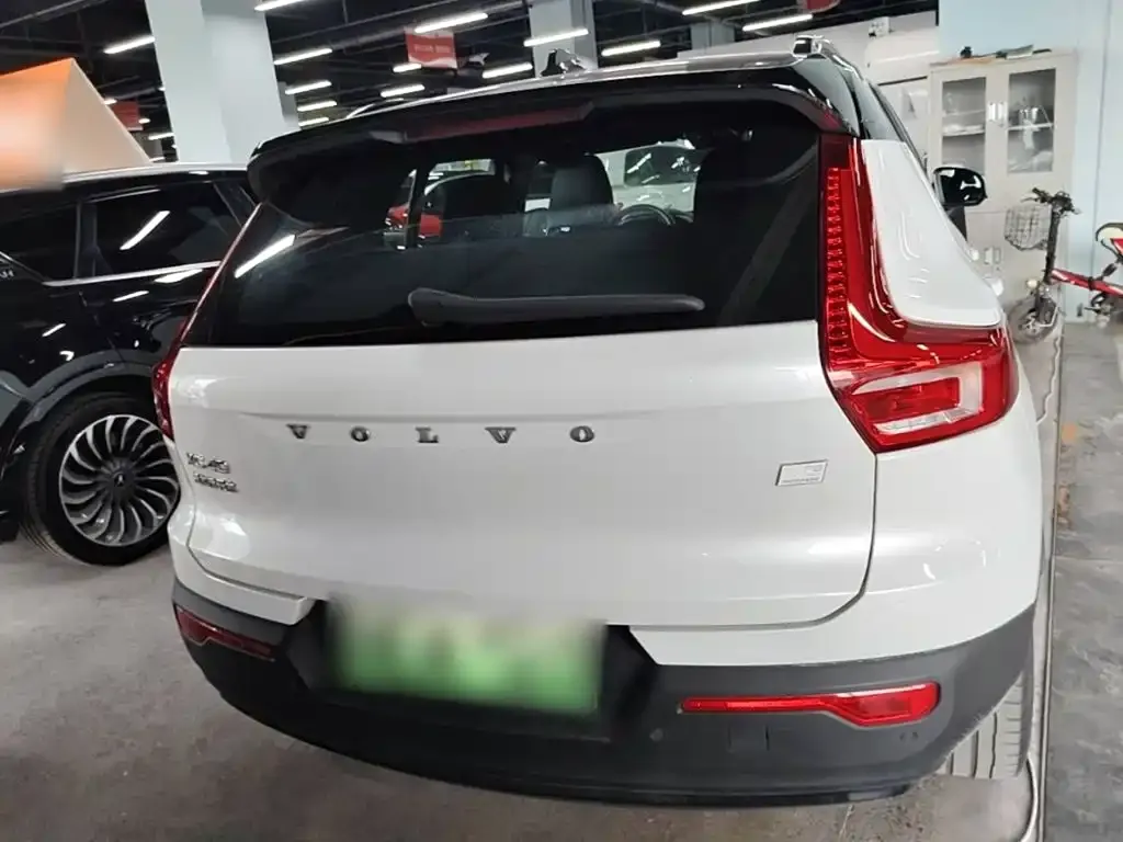 Volvo XC40 NEV — фото 4