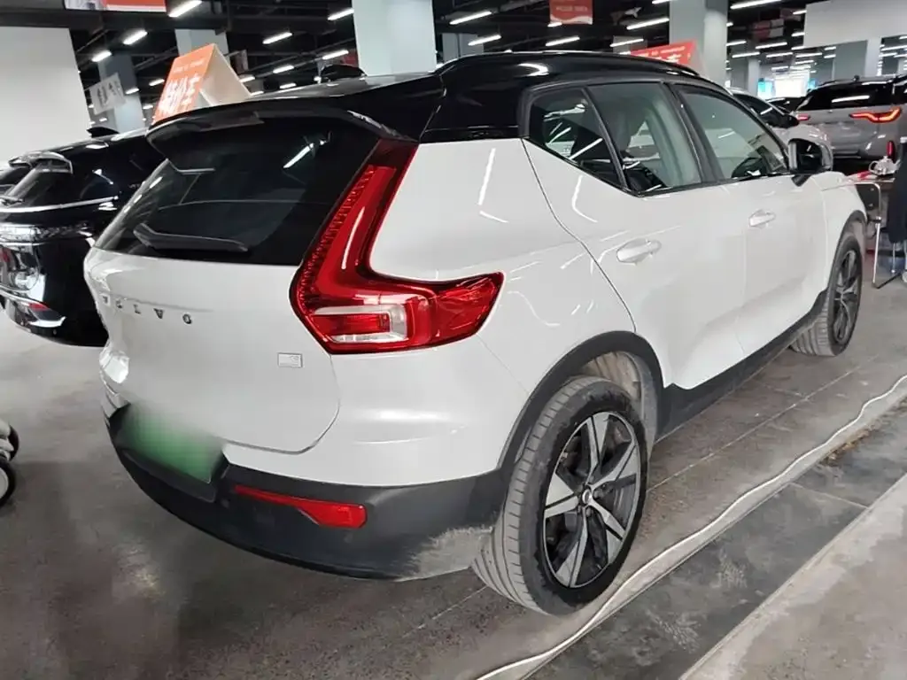 Volvo XC40 NEV — фото 9