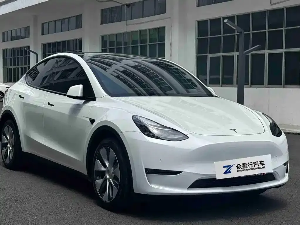 Tesla Model Y — фото 9