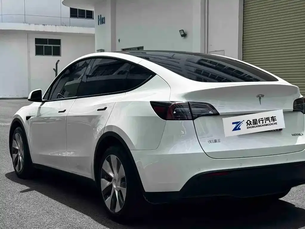 Tesla Model Y — фото 7
