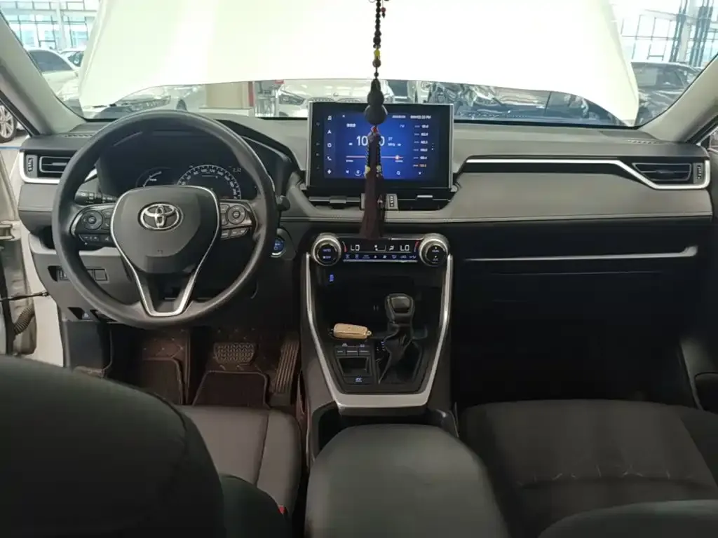 Toyota RAV4 — фото 5
