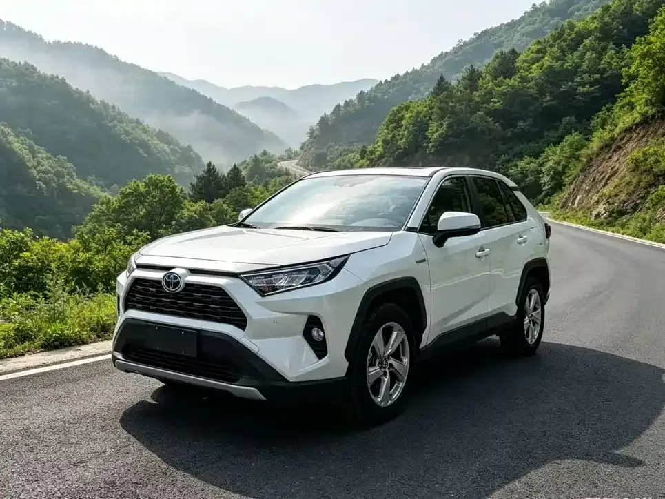 Toyota RAV4 — фото 3