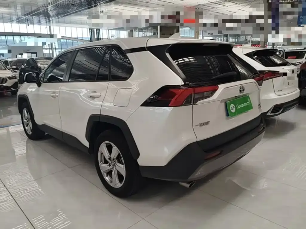 Toyota RAV4 — фото 7