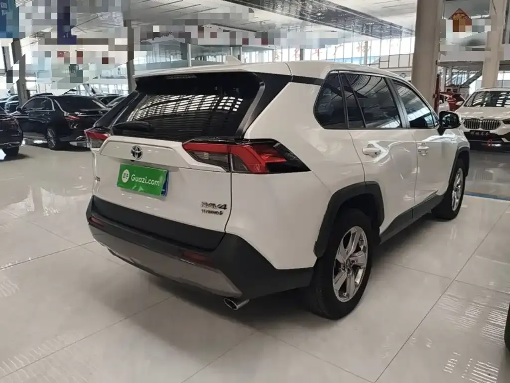 Toyota RAV4 — фото 6