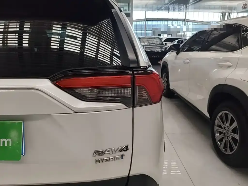 Toyota RAV4 — фото 2