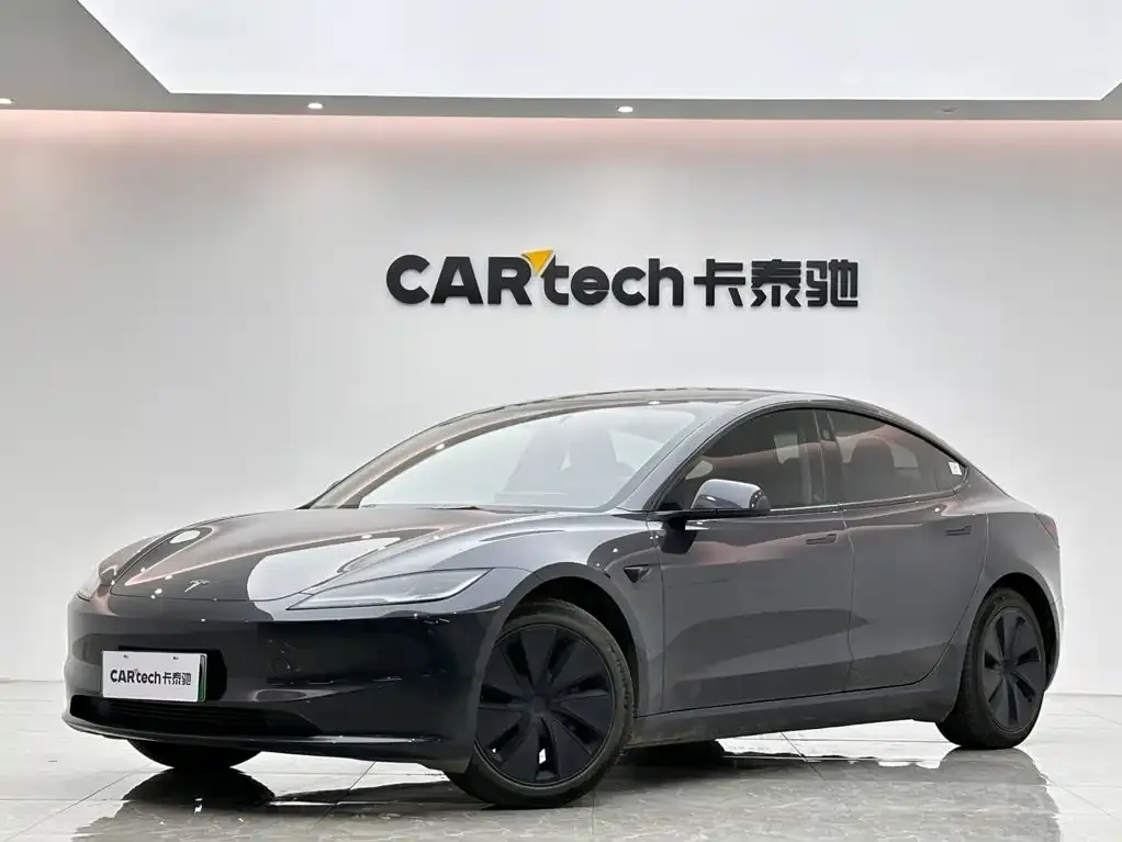 Tesla Model 3 — фото 1