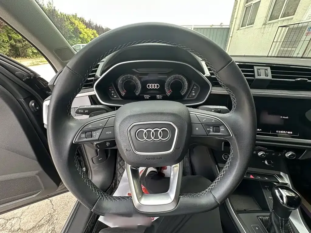 Audi Q3 — фото 4