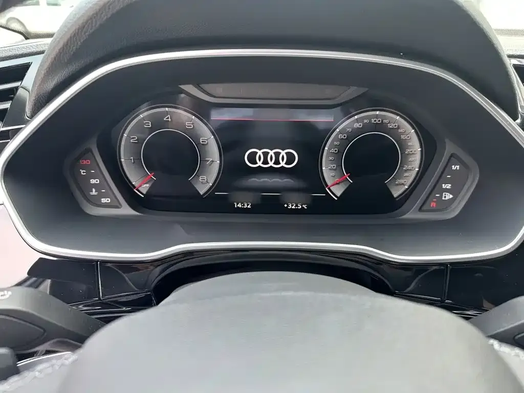 Audi Q3 — фото 8