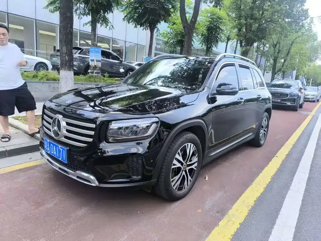 Mercedes-Benz GLB — фото 1
