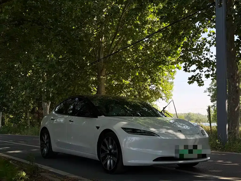 Tesla Model 3 — фото 4