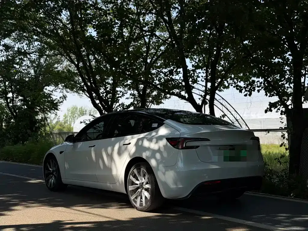 Tesla Model 3 — фото 7