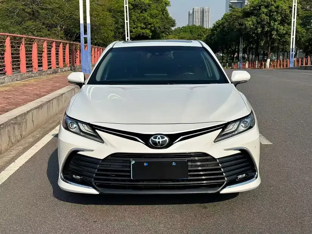 Toyota Camry — фото 7
