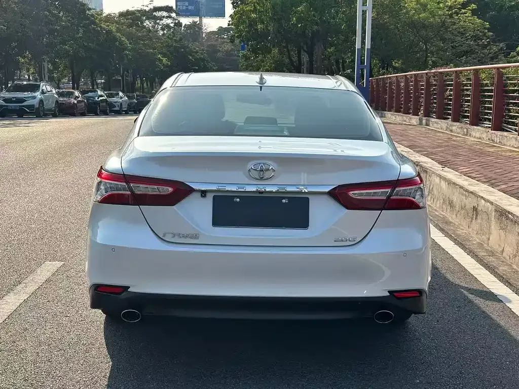 Toyota Camry — фото 6