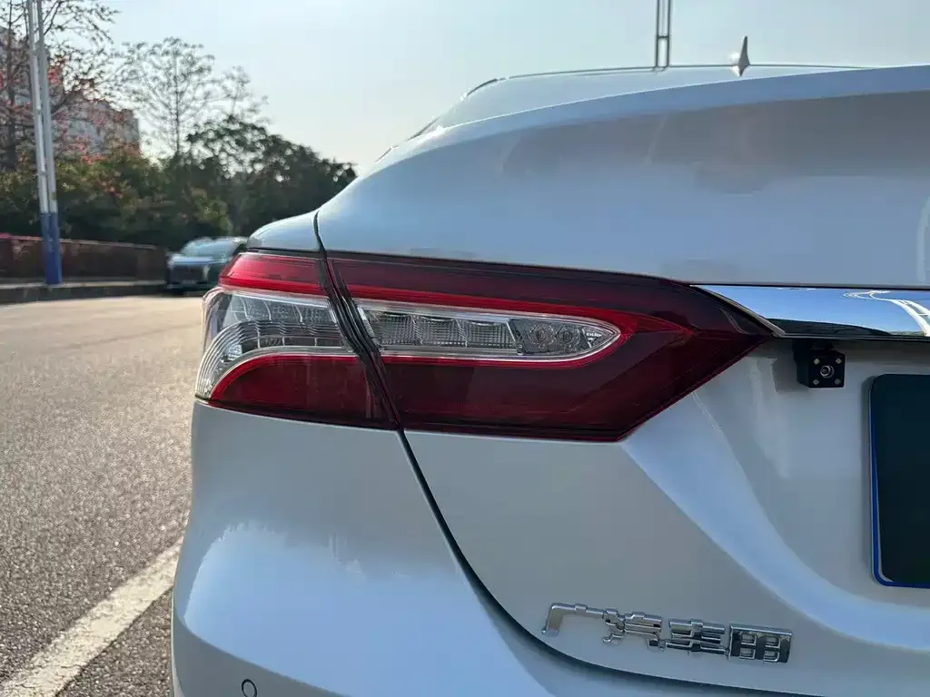 Toyota Camry — фото 8