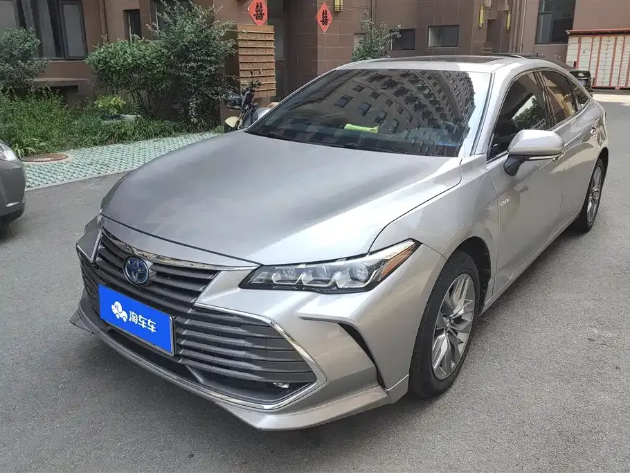 Toyota Avalon — фото 1