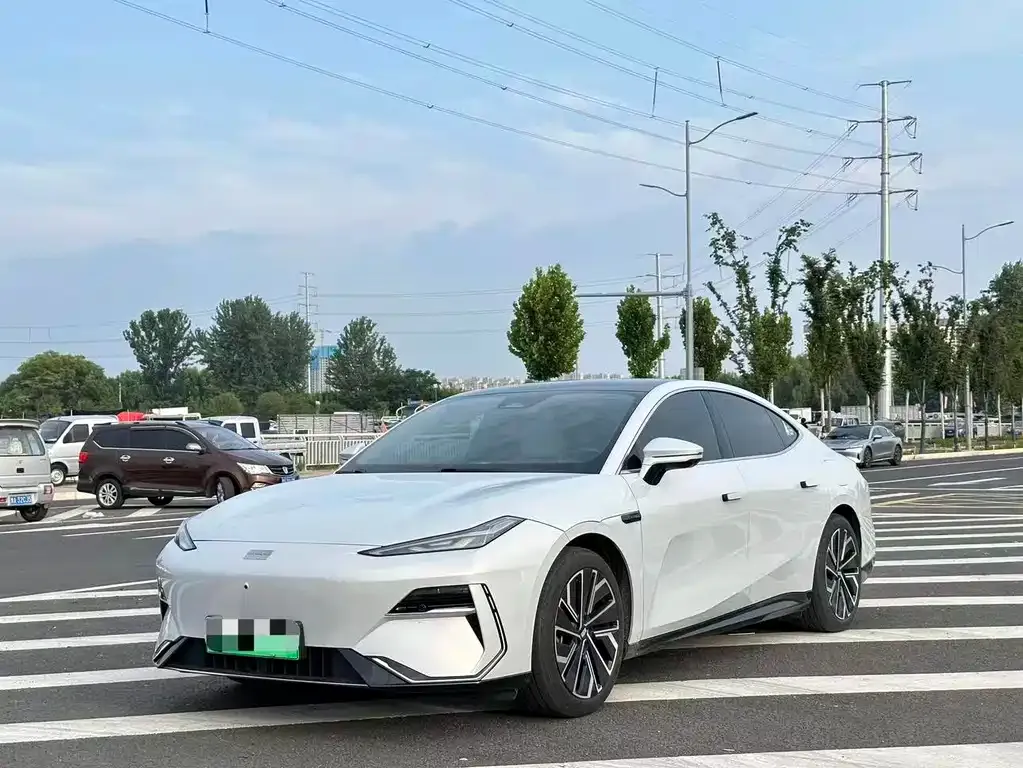 Geely Galaxy E8 — фото 1