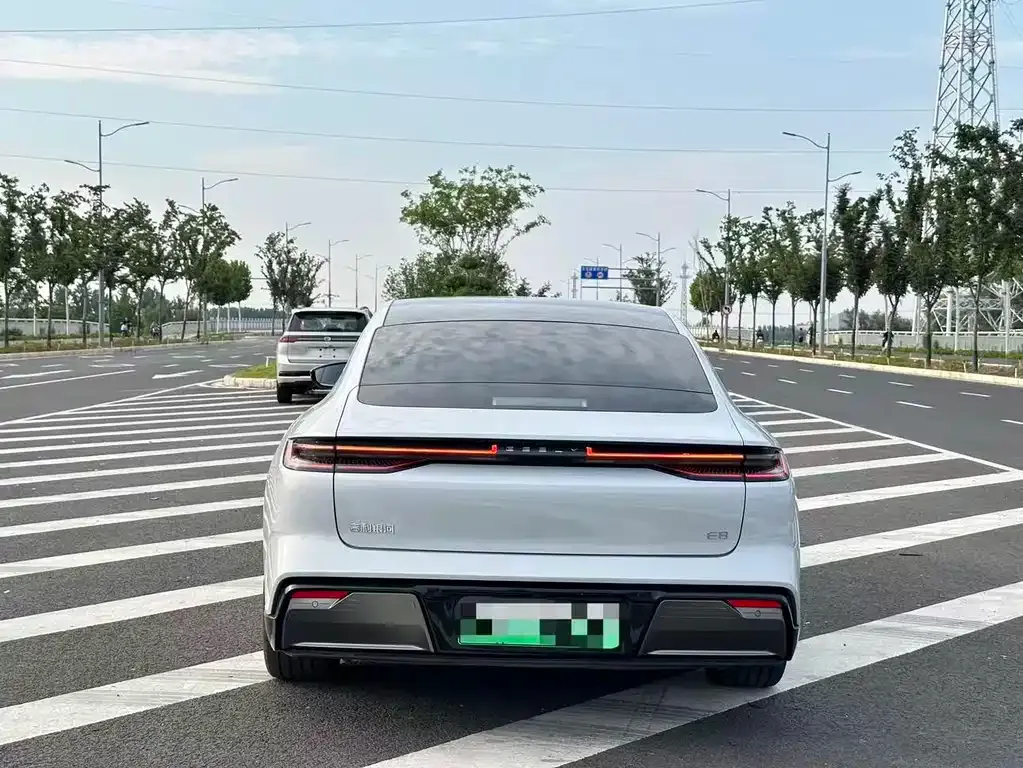 Geely Galaxy E8 — фото 6