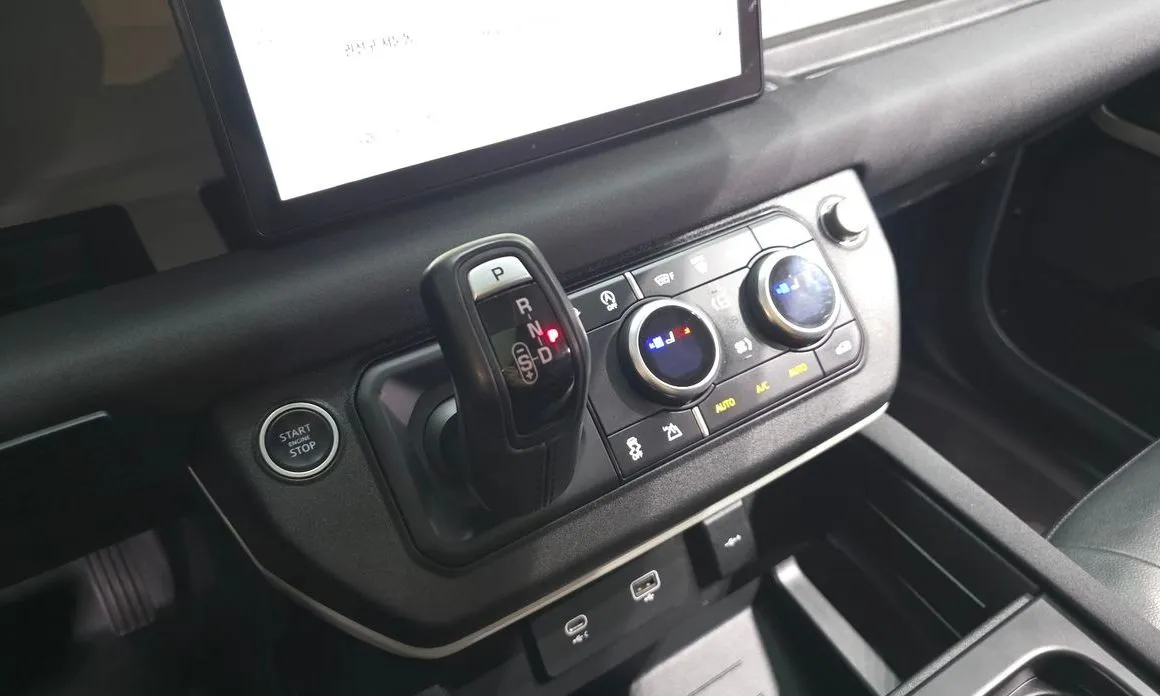 Land Rover Defender — фото 10