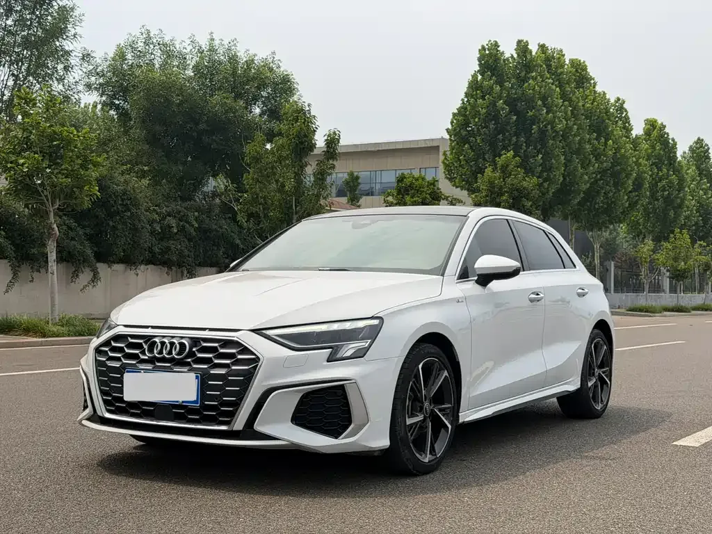 Audi A3 — фото 1