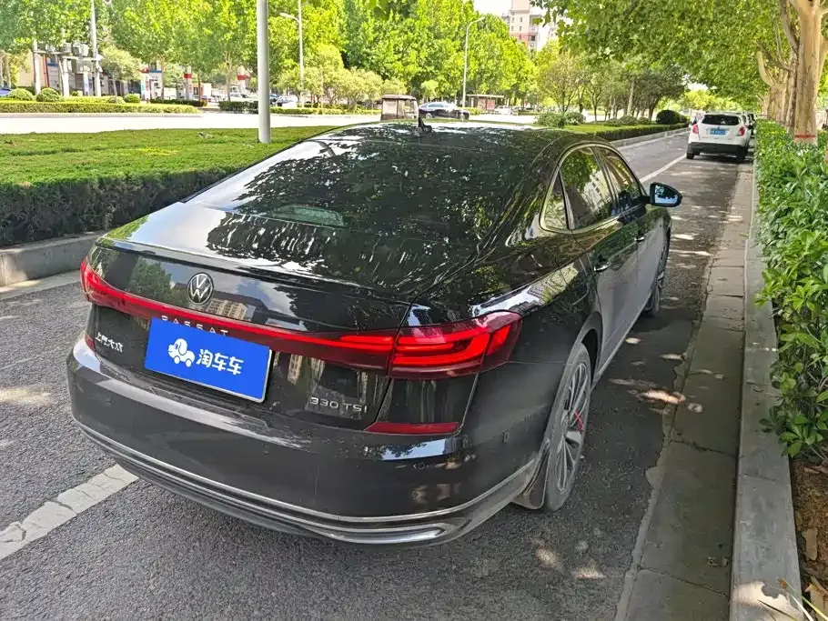 Volkswagen Passat — фото 8