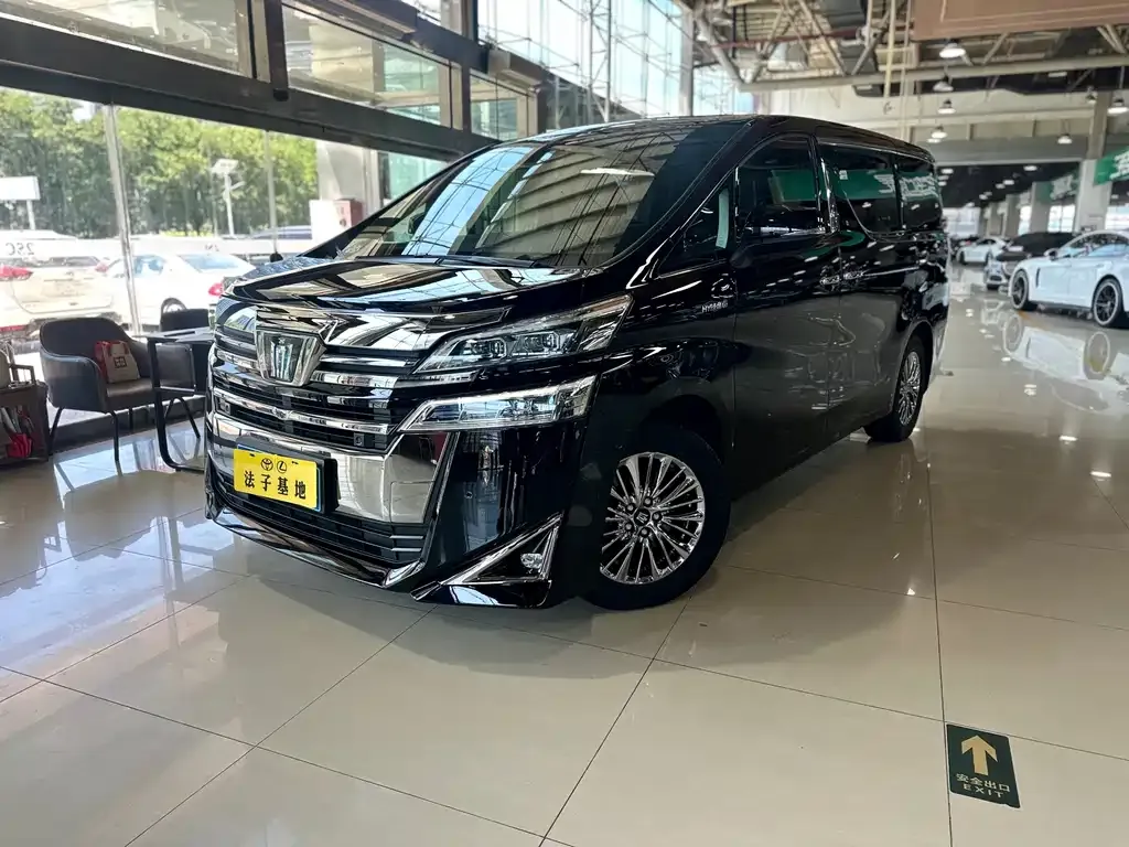Toyota Vellfire — фото 1