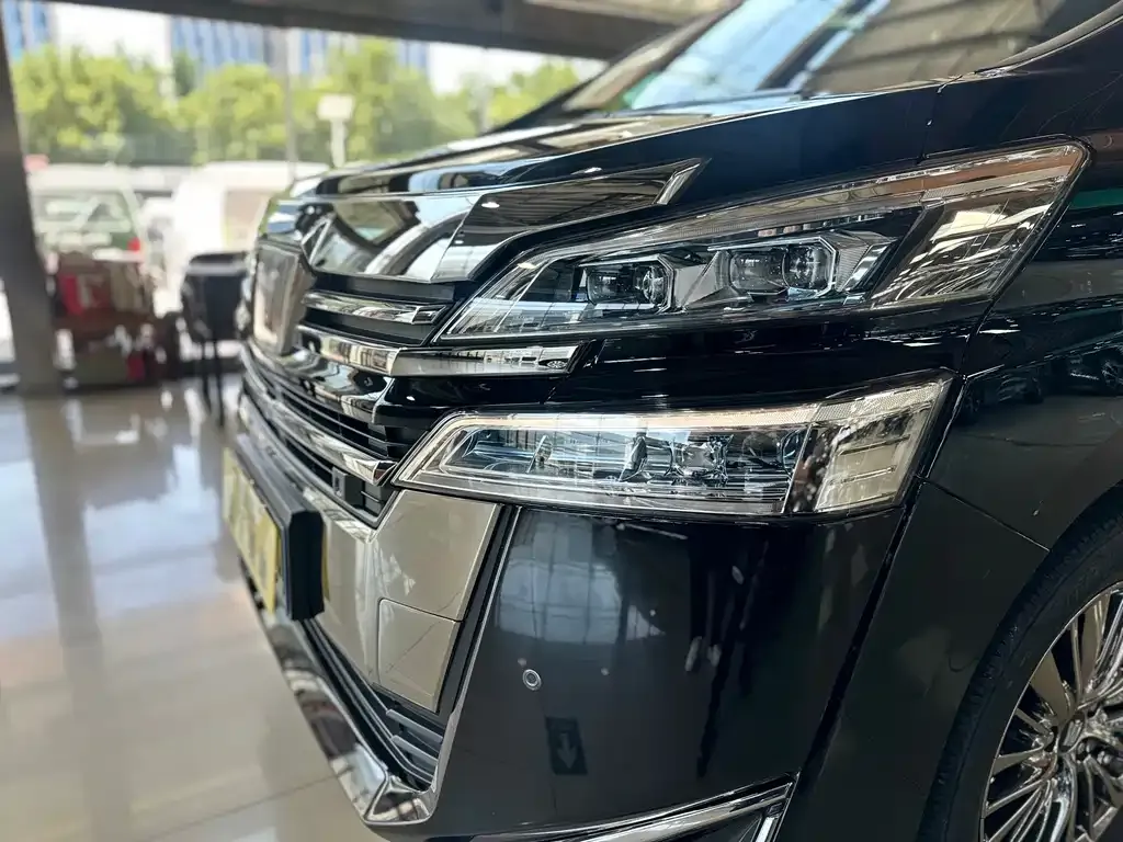 Toyota Vellfire — фото 10