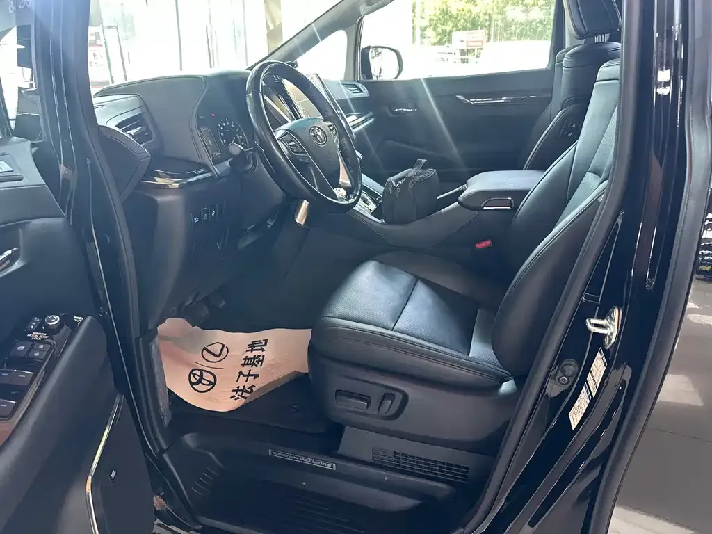 Toyota Vellfire — фото 3