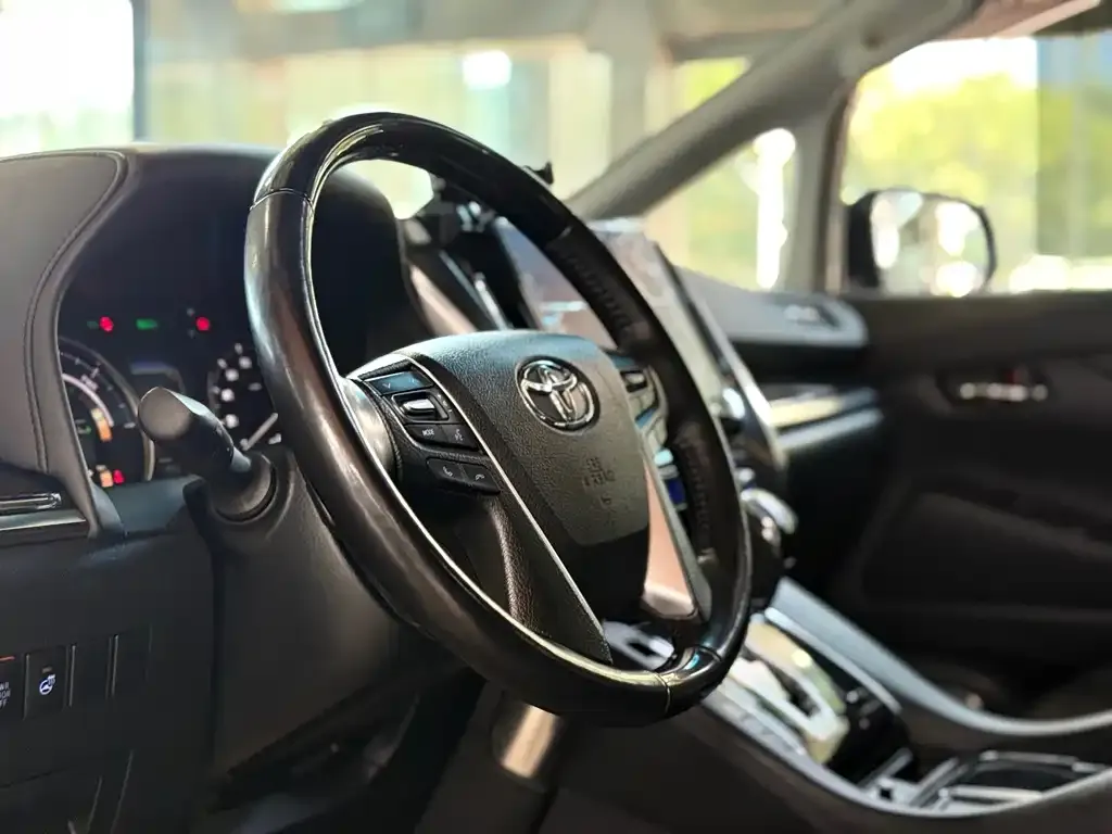 Toyota Vellfire — фото 6