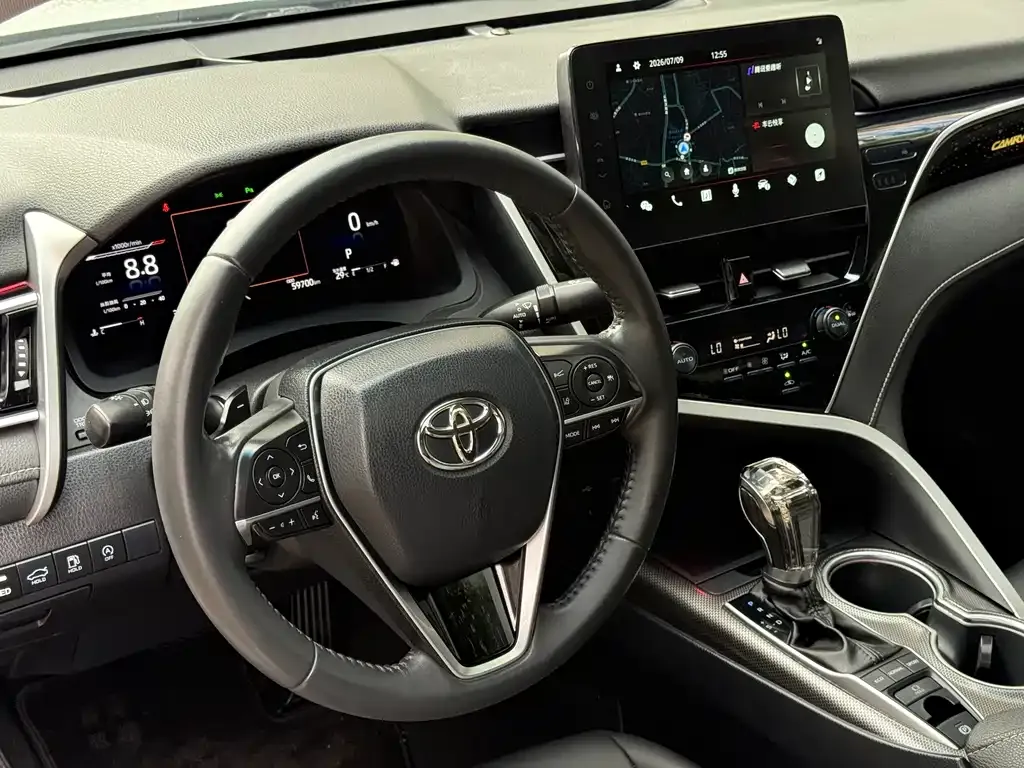 Toyota Camry — фото 8