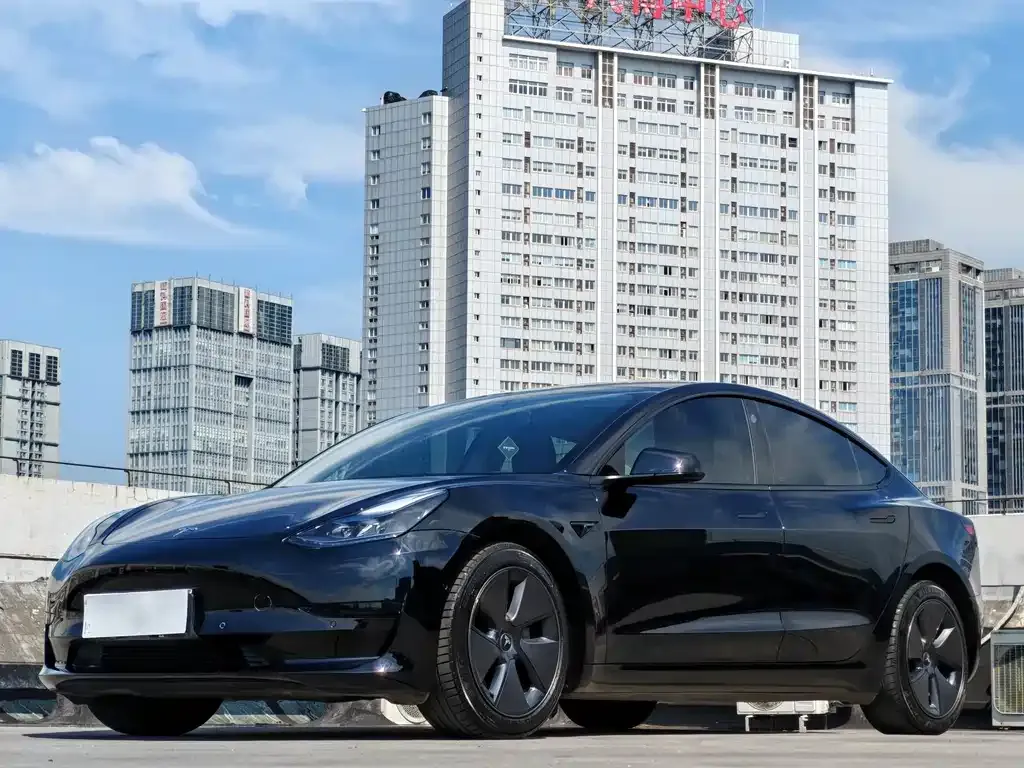 Tesla Model 3 — фото 1