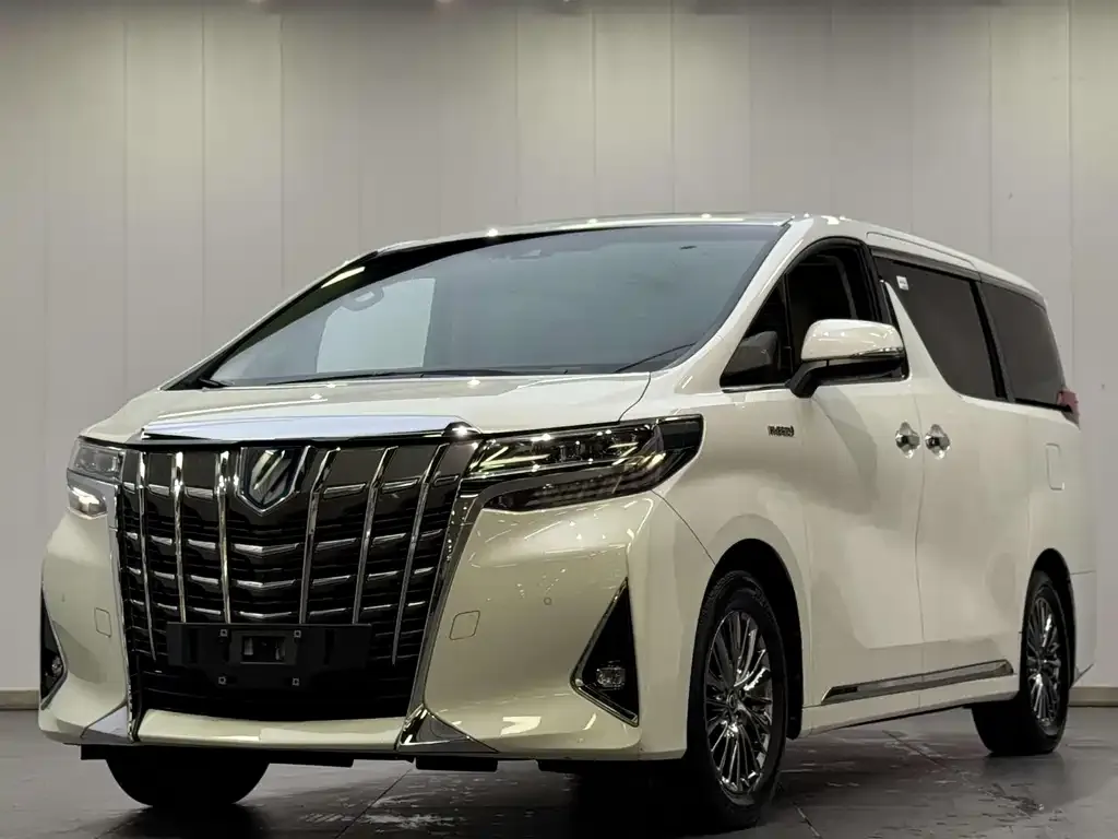 Toyota Alphard — фото 1