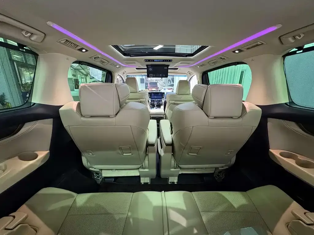 Toyota Alphard — фото 2