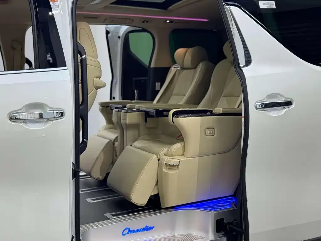 Toyota Alphard — фото 3