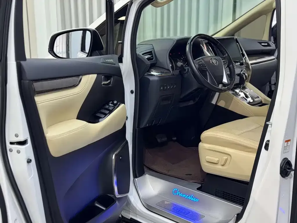 Toyota Alphard — фото 5