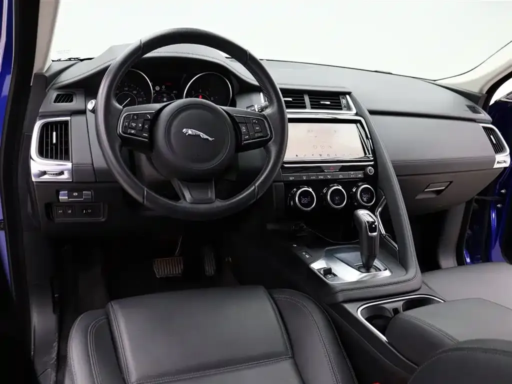 Jaguar E-PACE — фото 8