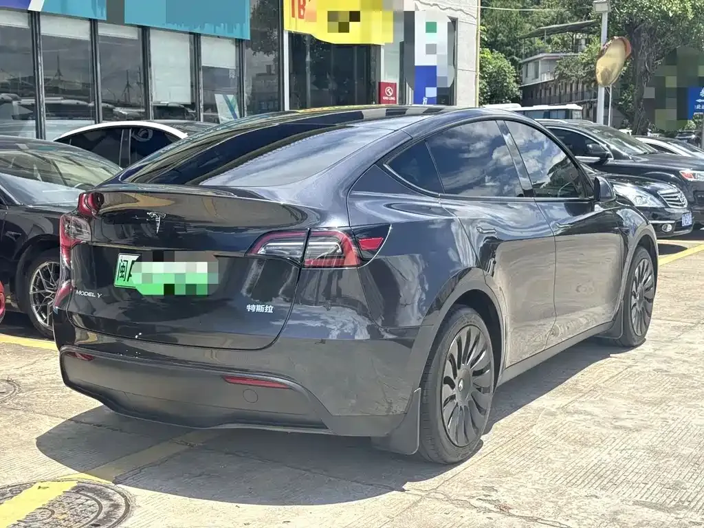 Tesla Model Y — фото 7