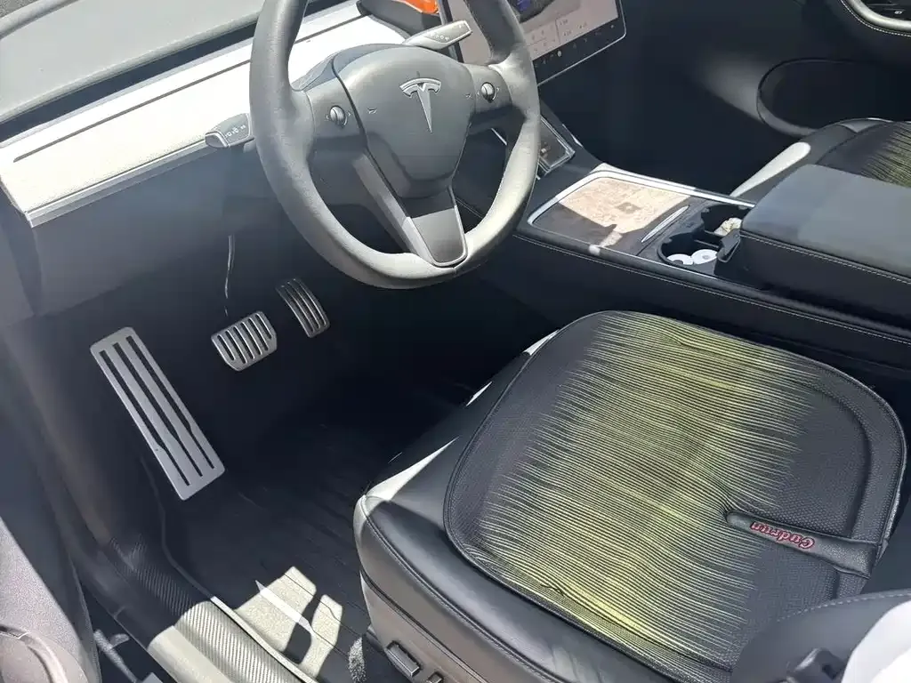 Tesla Model Y — фото 6