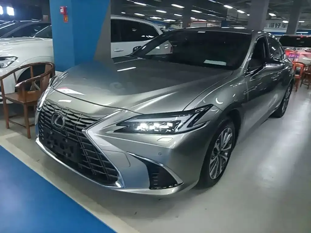 Lexus ES — фото 1
