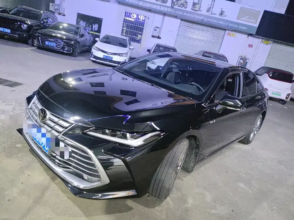 Toyota Avalon — фото 1
