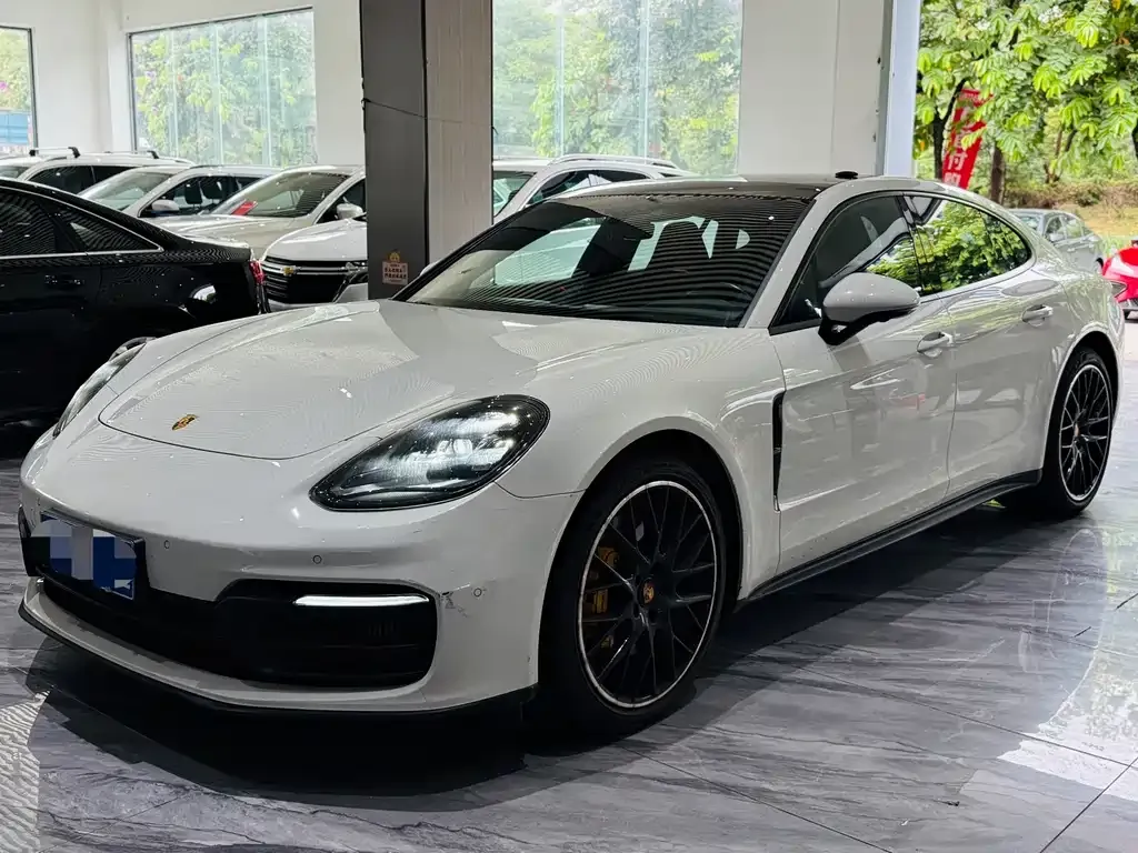 Porsche Panamera — фото 1