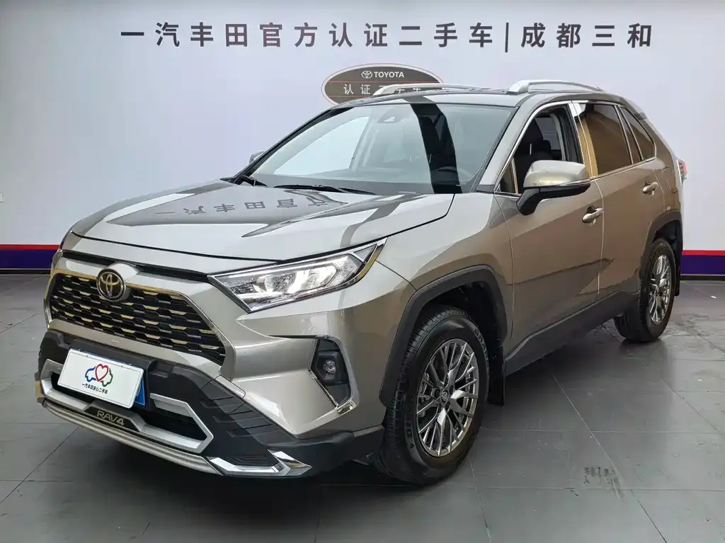 Toyota RAV4 — фото 1