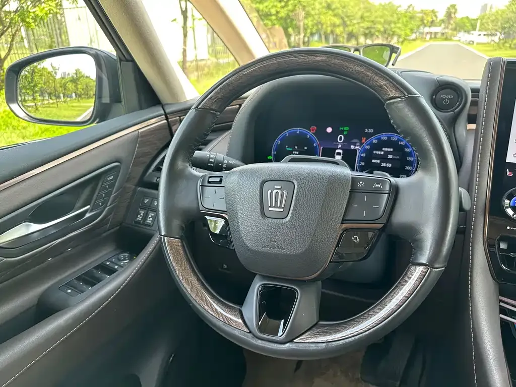 Toyota Alphard — фото 3