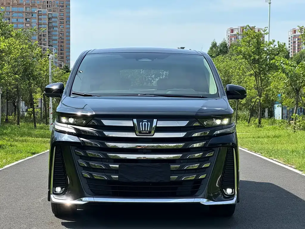 Toyota Alphard — фото 5