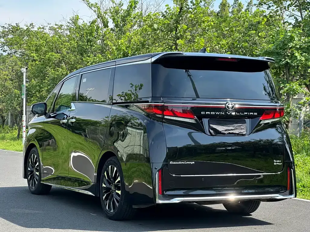 Toyota Alphard — фото 7