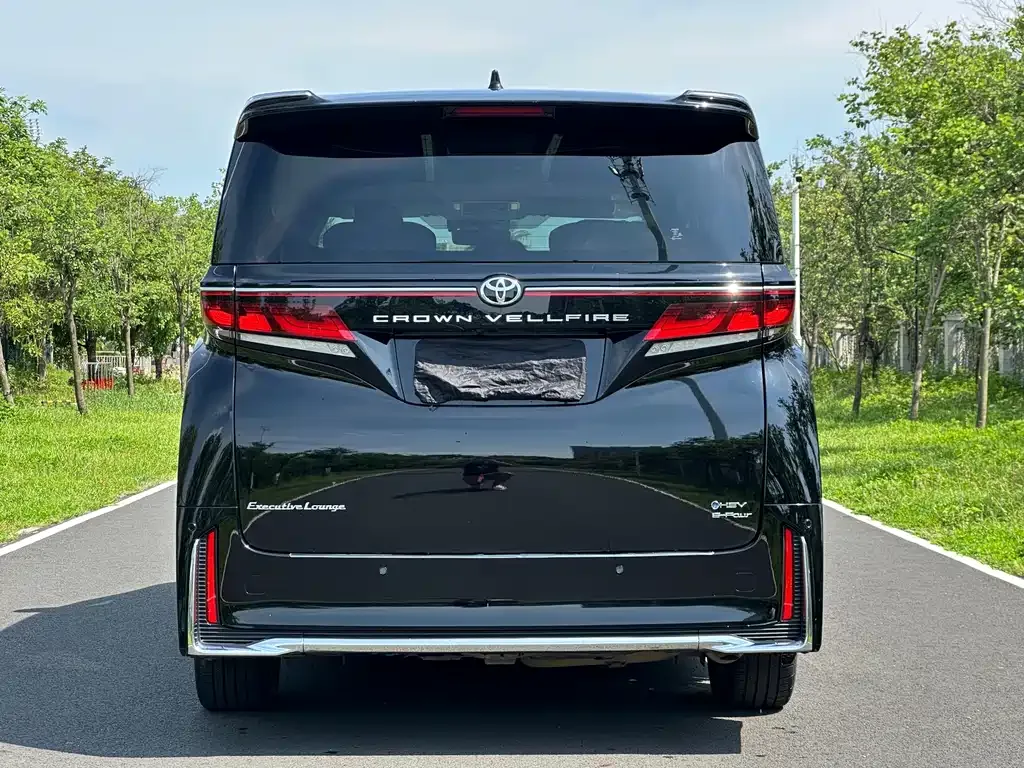 Toyota Alphard — фото 8