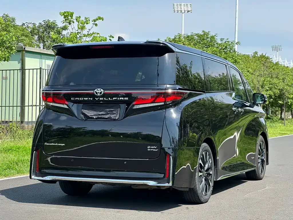 Toyota Alphard — фото 6