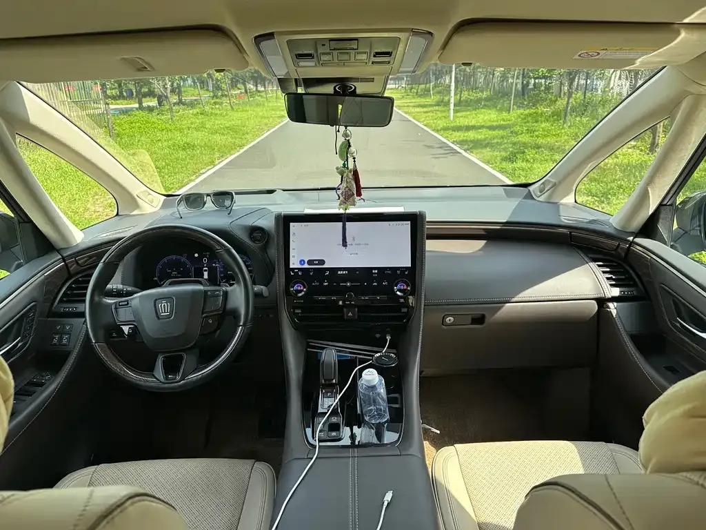 Toyota Alphard — фото 4