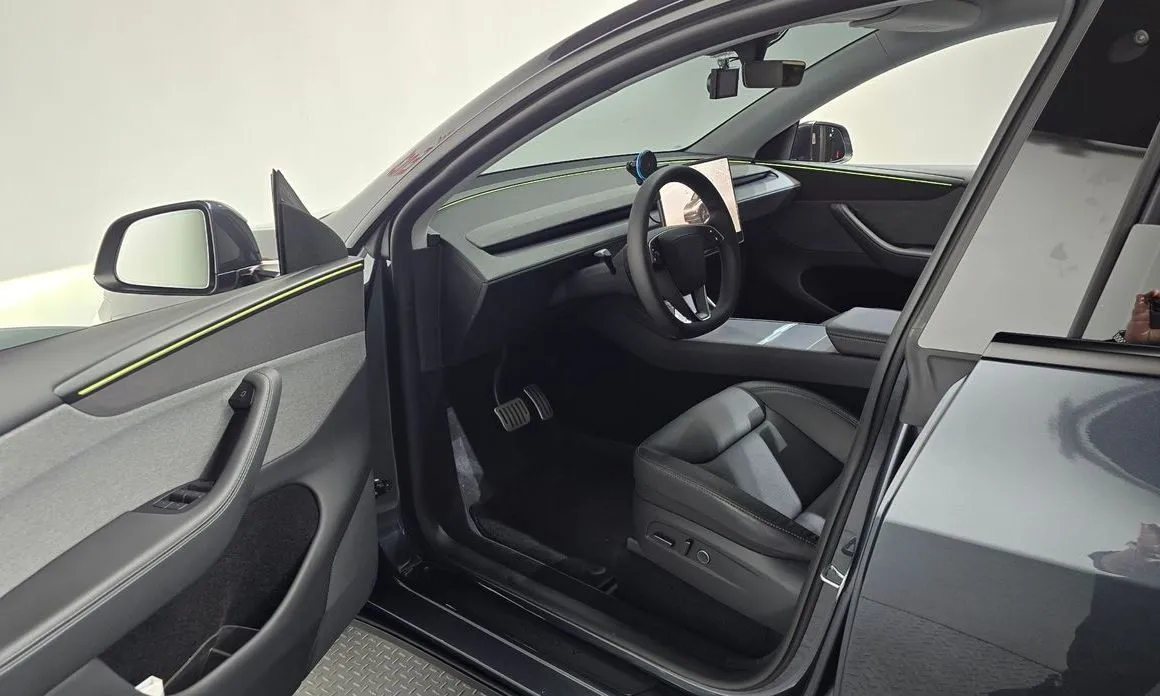 Tesla Model Y — фото 10